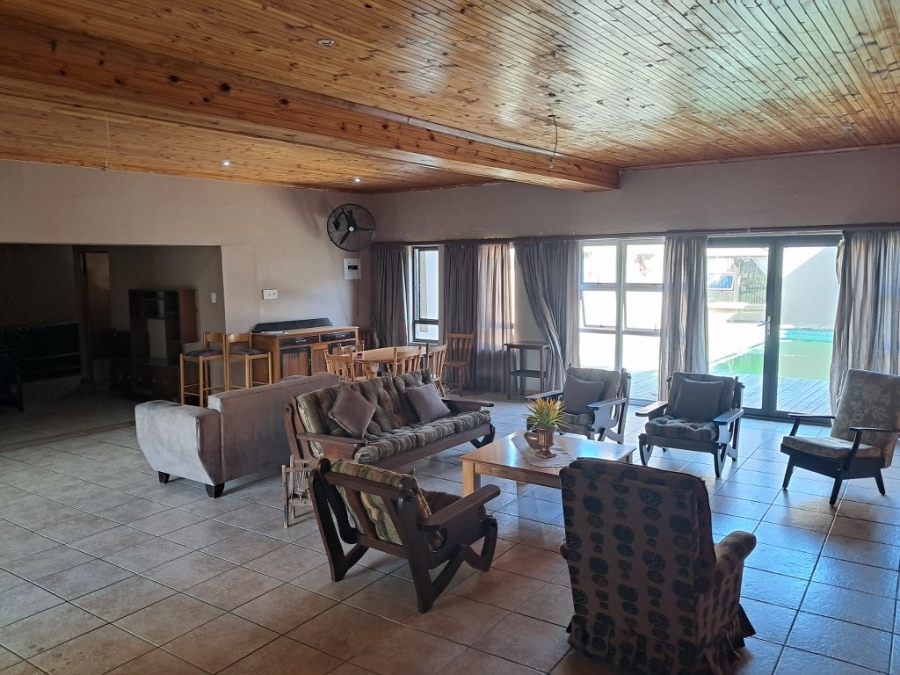 To Let 7 Bedroom Property for Rent in Humansdorp Eastern Cape